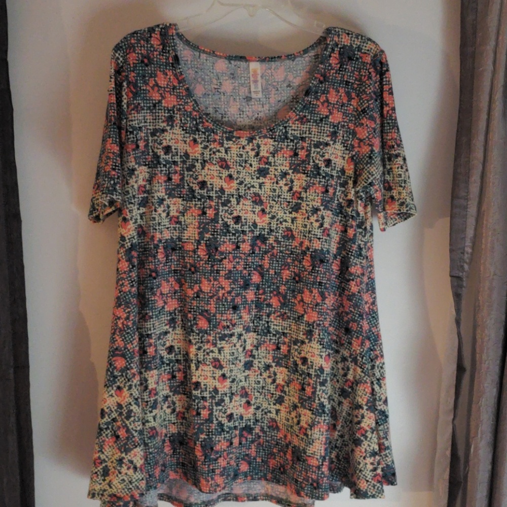 Lularoe perfect tee